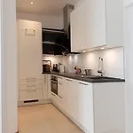 Leonardo Apartment *