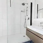 Leonardo Apartment
